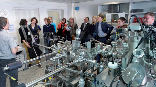 Participants of the Dialogforum Nano of BASF visiting BASF laboratories in Ludwigshafen