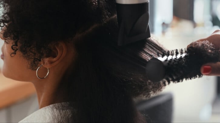 Connecticut Governor signs inclusive hair education law for cosmetology licensing 