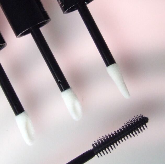 OeakBeauty-lipgloss-mascara-brush.jpg