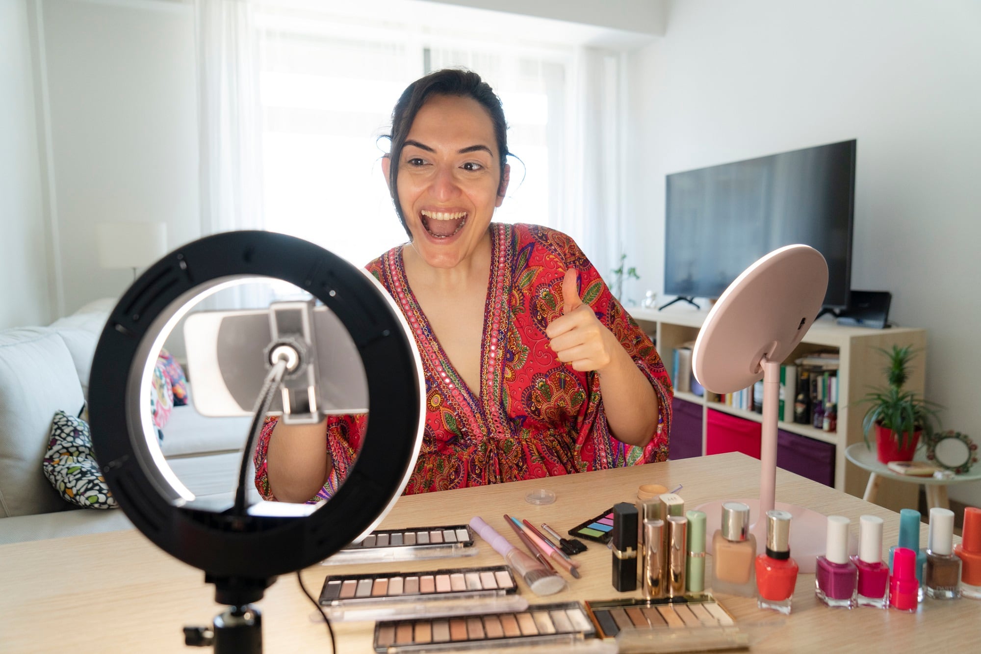 Cosmetics-and-personal-care-industries-face-shifts-in-global-direct-selling-markets.jpg