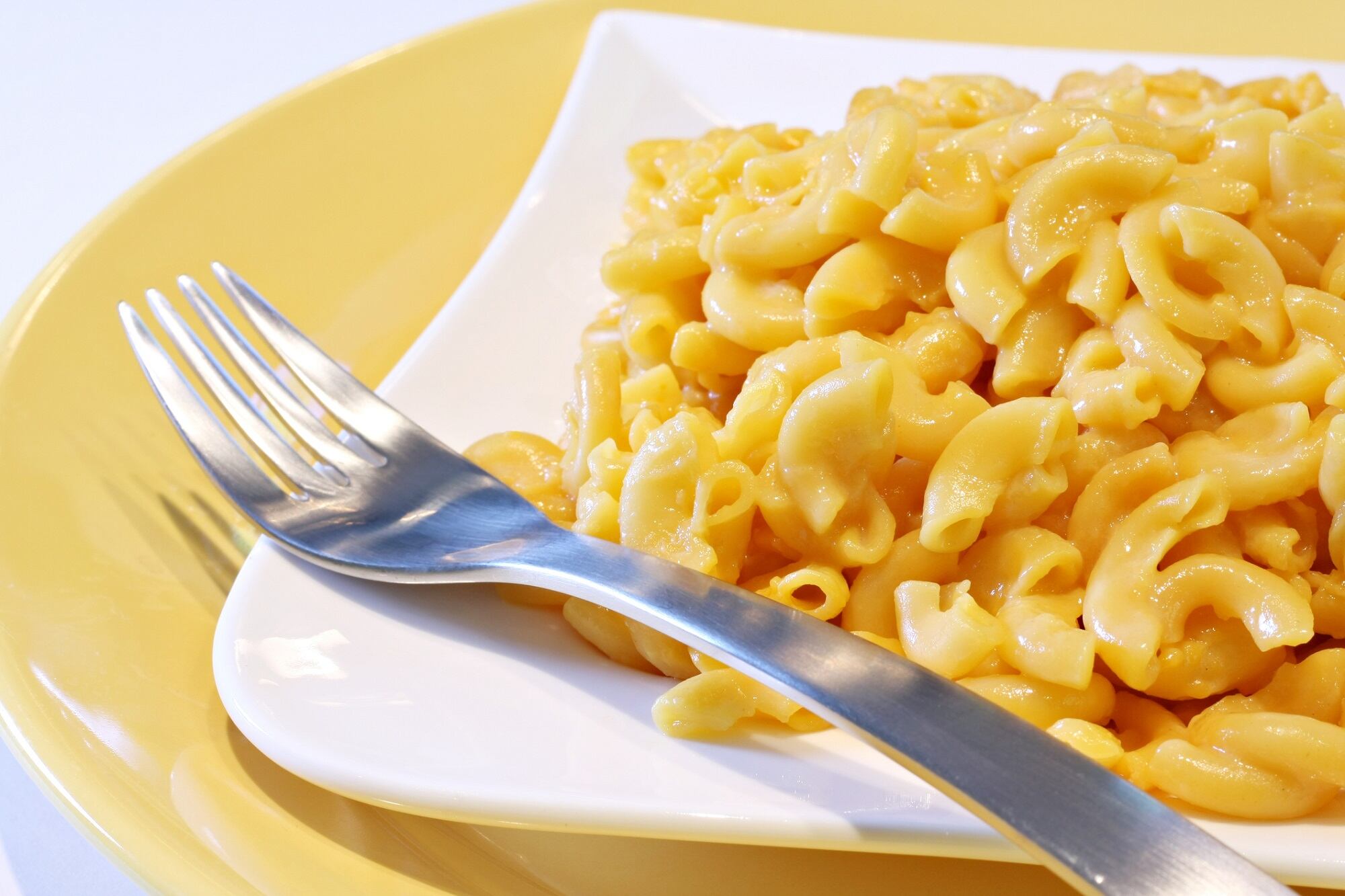 Kraft-Heinz-launches-limited-edition-VELVEETA-Gold-semi-permanent-hair-dye.jpg