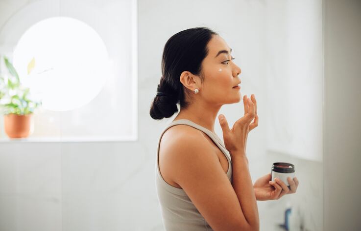 woman_mirror_face_cream_skincare_skin_health_wellbeing_health_protection_ageing_trends.jpg