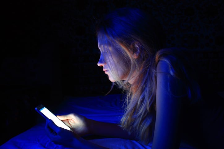 bluelight_cellphone_mobile_device_laptop_Screen_blue_light_protection_skin_health_skincare_consumer_trends_science_research.jpg