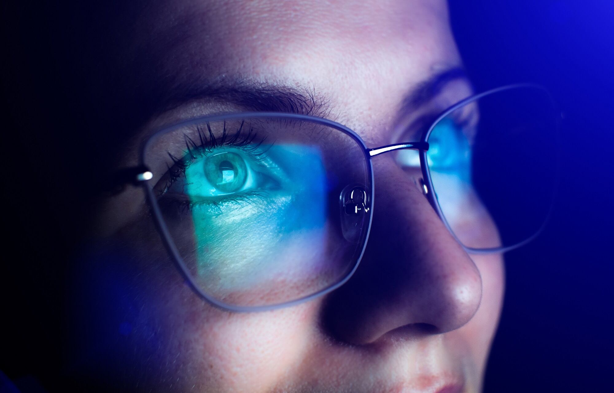 Blue light-blocking skin care claims under scrutiny