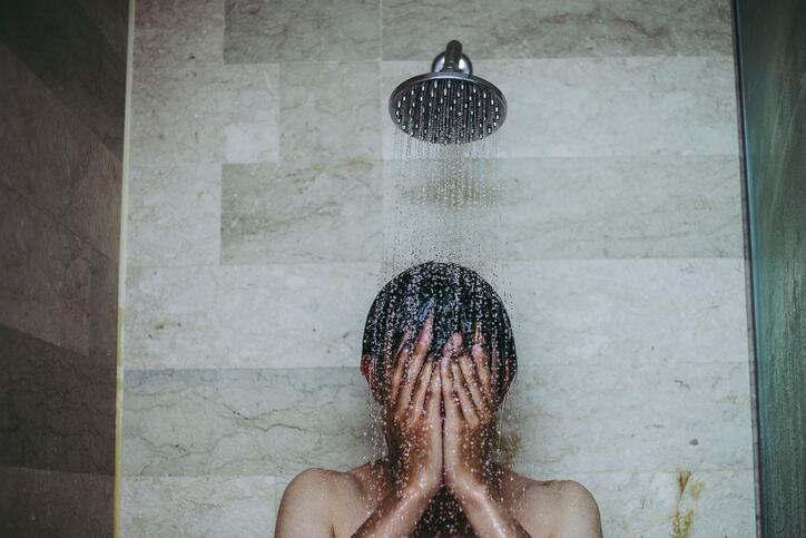 shower_water_consumer_man_haircare_bodycare_personalcare_cleaning_washing_cleansing_relaxing_water_sustainability_wateruse_environment_trends.jpg