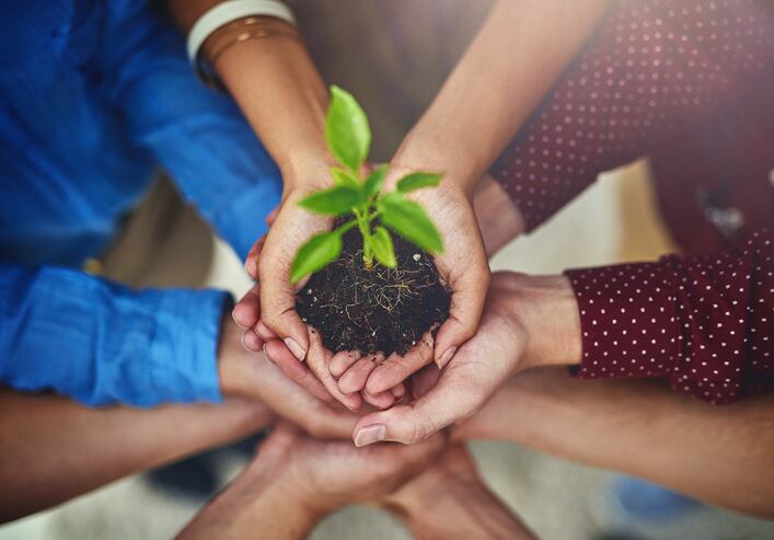 collaboration_green_environment_eco_planet_team_strategy_circular_beauty_cosmetics_business_team_planet_people_sustainable.jpg