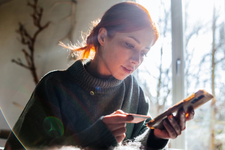 consumer_shopper_online_ecommerce_payment_digital_retailer_beauty_personcalcare_brands.jpg