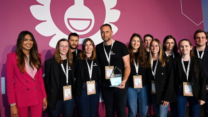 SKINOSIVE wins a Rising Star Award.