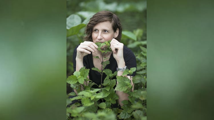 Anne-Flipo-achieves-the-rank-of-Master-Perfumer-at-IFF.png