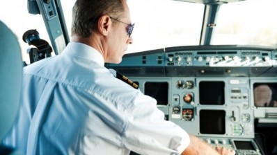 Sunscreen warning for pilots as sun exposure matches that of a tanning bed session