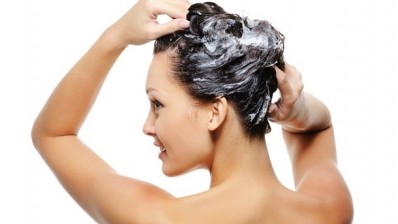 P&G research team finds chelant use in shampoo improves hair health