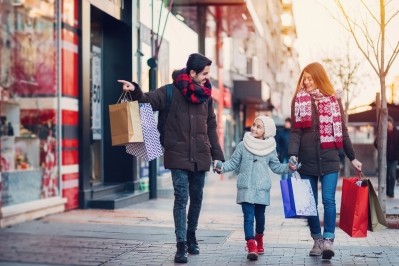 Family holiday shopping © Getty Images -  Martin Dimitrov
