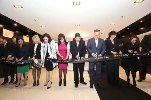 Executives from Mary Kay cut the ribbon at the newest location in Bogota, Colombia on March 13, 2015. (PRNewsFoto/Mary Kay Inc.)